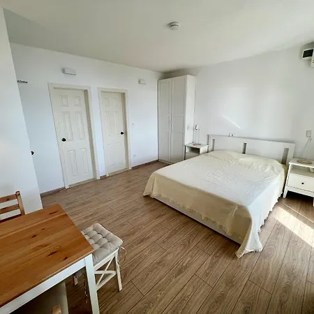 Apartment Via *